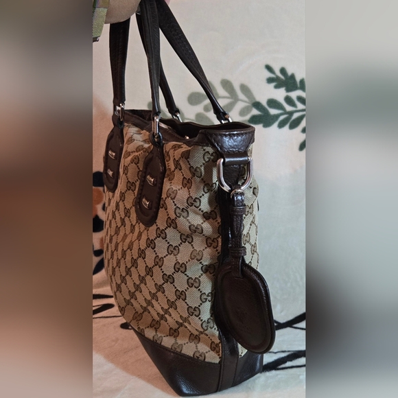 💯 Authentic Gucci GG Canvas Techno Tote (Beige and Brown) - Picture 8 of 16